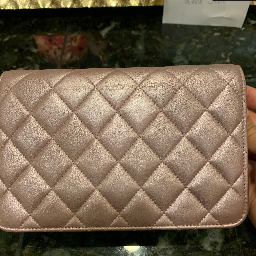 ❌SOLD❌Beautiful Chanel  iridescent rose gold Woc - Picture 10 of 12